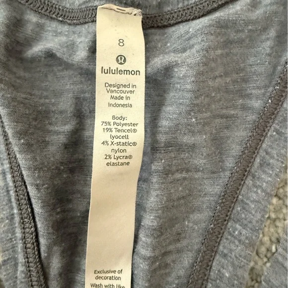 Lululemon wild wish tank- blue - like new - size 8 - Picture 9 of 9